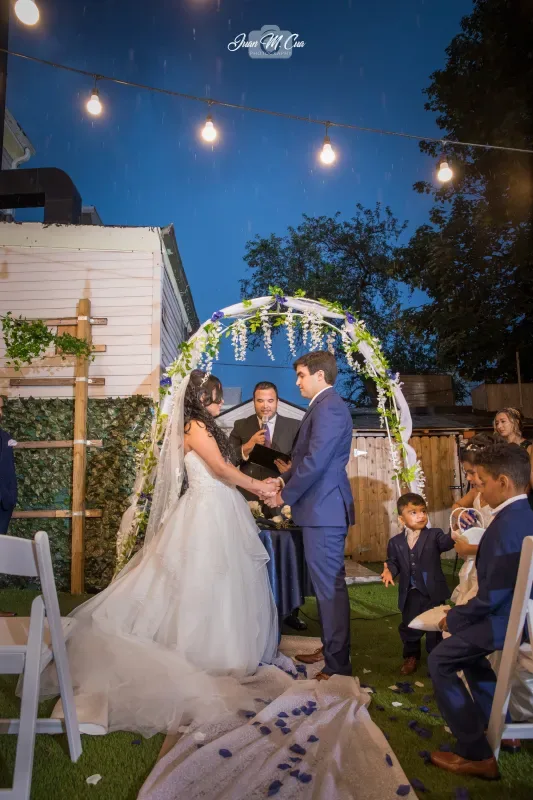 Joan Ferreira durante una ceremonia de boda civil en el Bronx